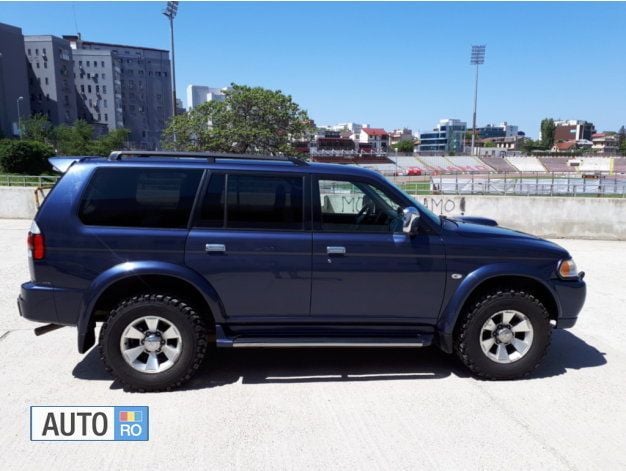 Second-hand Mitsubishi Pajero 2006 Albastru SUV
