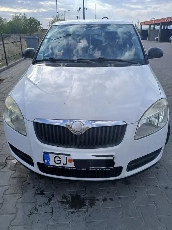 Alb Utilizat 2008 Skoda Fabia Hatchback | 2.200 EUR (Preț OK) - Imagine 1/4