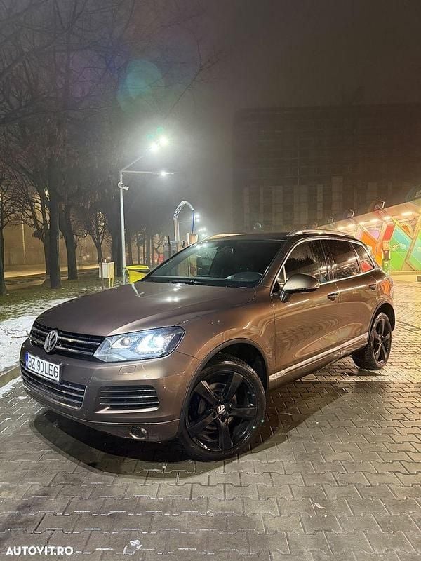 Culoaremaro Utilizat 2011 VW Touareg SUV | 12.900 EUR (Scump) - Imagine 1/4