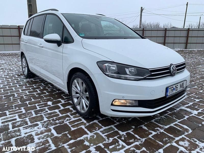 Second-hand VW Touran Comfortline 115 CP (84 kW) 2017 Culoarealb Monovolum