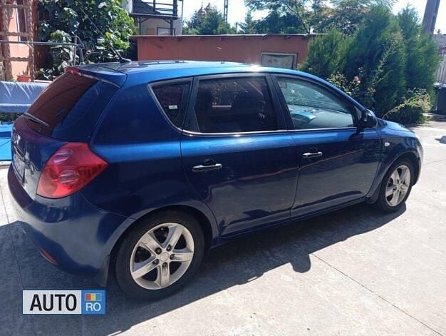 Second-hand Kia Ceed 109 CP (80 kW) 2009 Albastru Hatchback