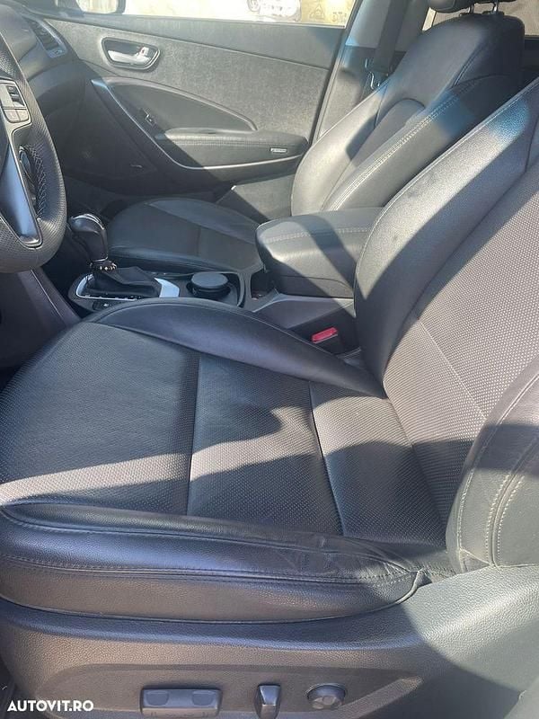 Second-hand Hyundai Santa Fe Premium 200 CP (147 kW) 2016 Culoarealb SUV
