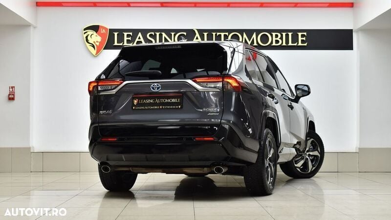 Second-hand Toyota RAV4 Hybrid Style 185 CP (136 kW) 2023 Gri SUV