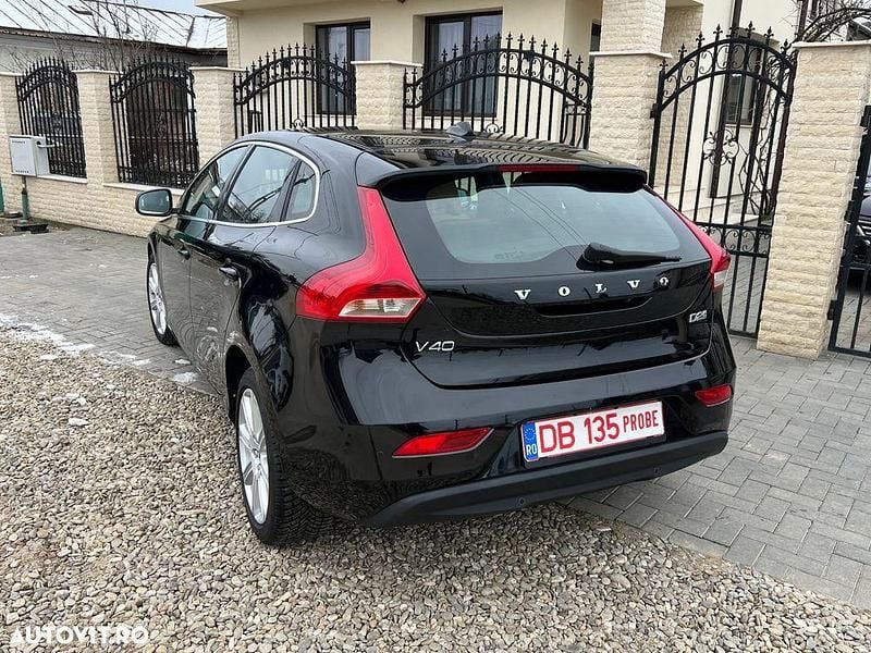 Second-hand Volvo V40 Inscription 120 CP (88 kW) 2017 Culoarenegru Hatchback