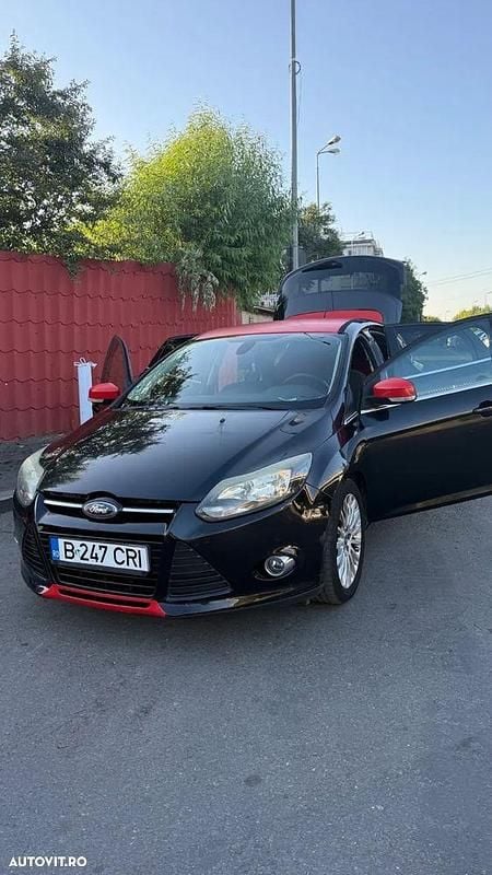 Culoarenegru Utilizat 2011 Ford Focus Trend Hatchback | 3.500 EUR (Super Preț) - Imagine 1/4