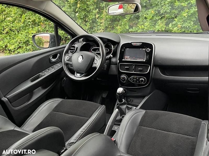 Second-hand Renault Clio GrandTour Intens 90 CP (66 kW) 2016 Culoarenegru Break