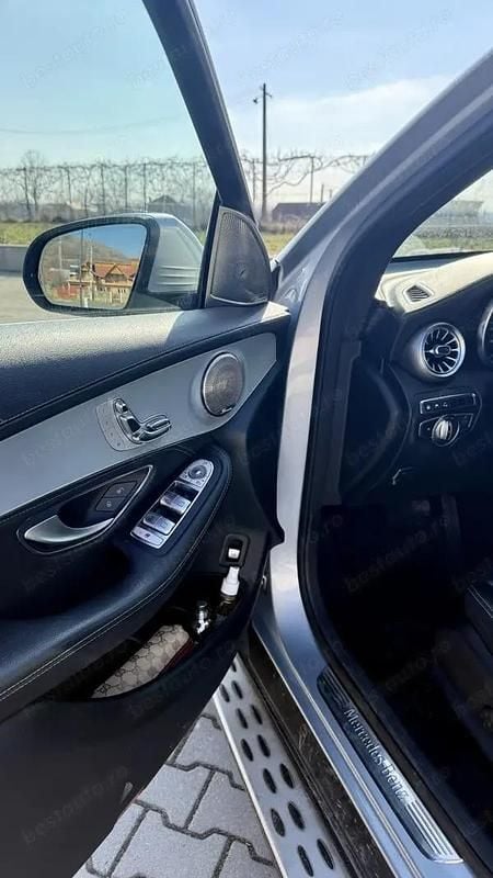 Second-hand Mercedes GLC250 205 CP (150 kW) 2017 Argintiu SUV