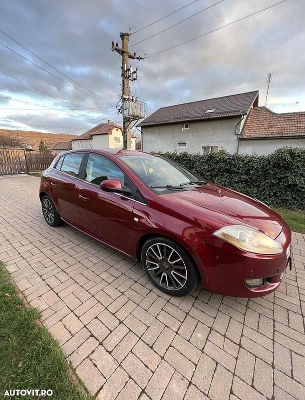 Rosu Utilizat 2008 Fiat Bravo Sport Hatchback | 2.950 EUR (Preț bun) - Imagine 1/4