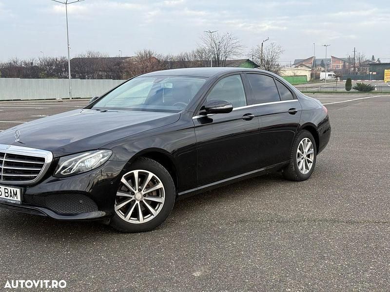 Culoarenegru Utilizat 2016 Mercedes E220 Berlinǎ | 19.990 EUR (Super Preț) - Imagine 1/4