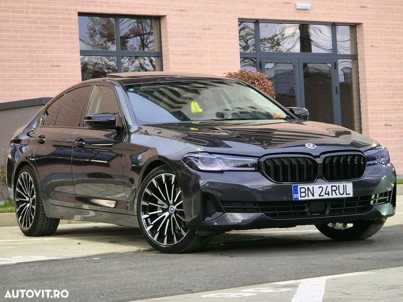 Culoarenegru Utilizat 2021 BMW 520 Luxury Line Break | 30.500 EUR (Scump) - Imagine 1/4