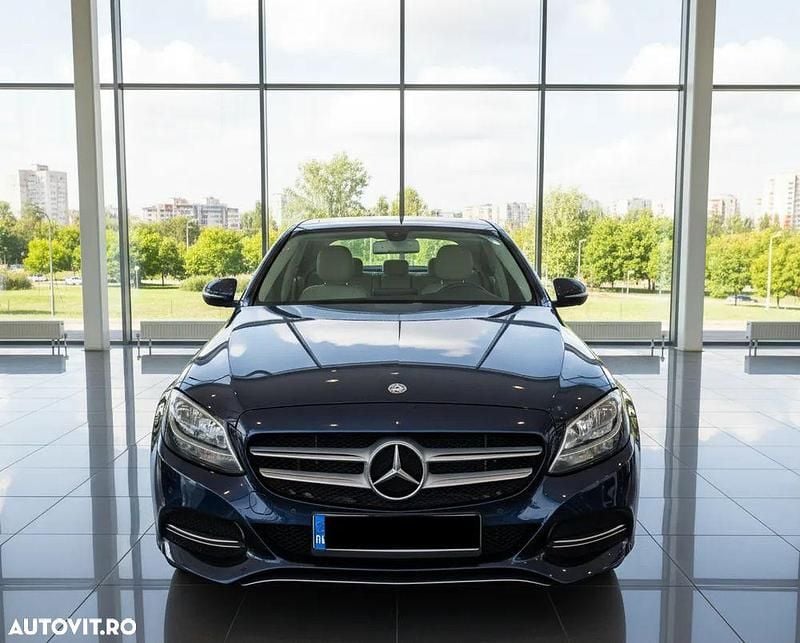 Second-hand Mercedes C250 204 CP (150 kW) 2015 Culoarealbastru Berlinǎ