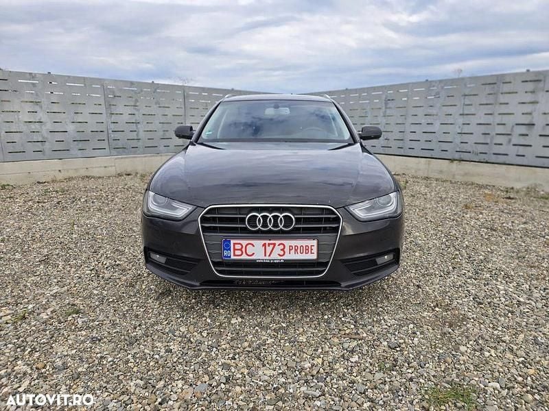 Culoarenegru Utilizat 2012 Audi A4 Ambiente Break | 7.600 EUR (Preț OK) - Imagine 1/4