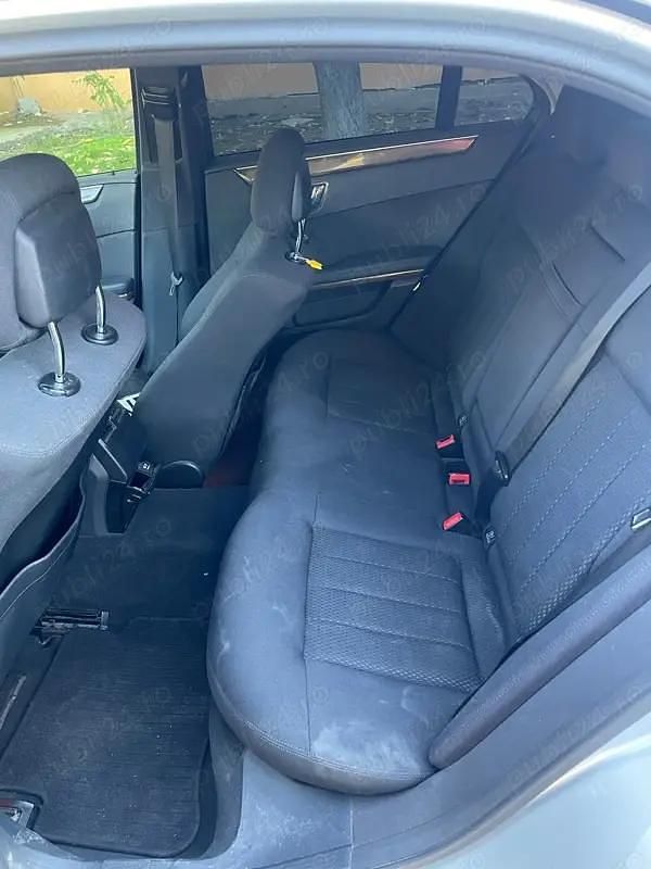Utilizat 2009 Mercedes E250 Berlinǎ | 4.000 EUR - Imagine 1/4