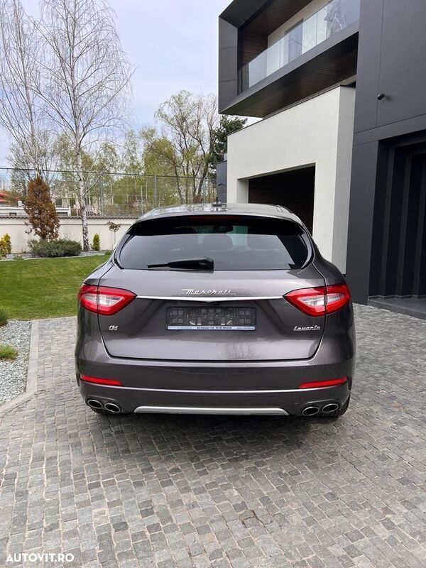 Gri Utilizat 2018 Maserati Levante SUV | 48.000 EUR (Preț OK) - Imagine 1/4