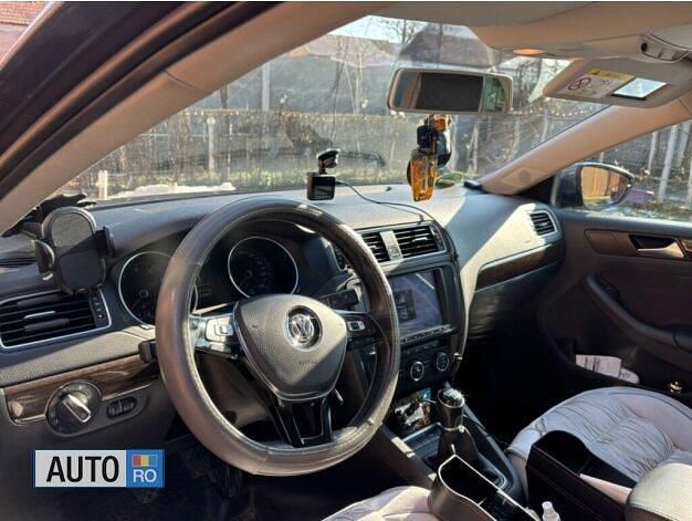 Second-hand VW Jetta 105 CP (77 kW) 2017 Gri Berlinǎ