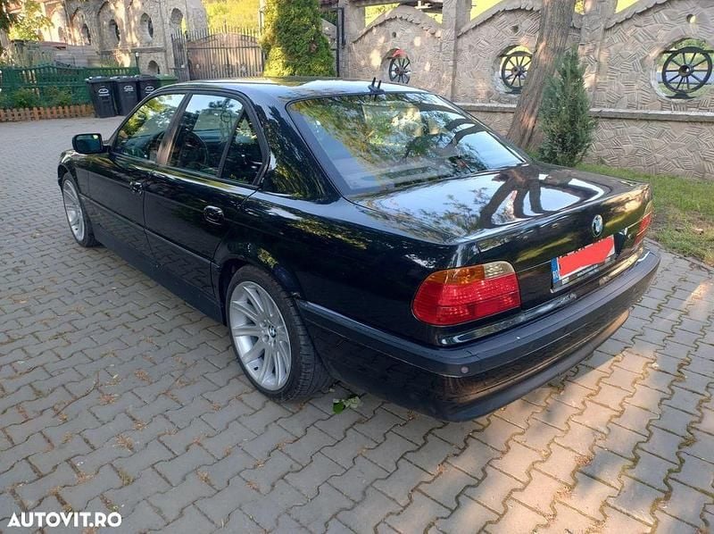 Second-hand BMW 730 Comfort Edition 193 CP (141 kW) 2001 Culoarenegru Berlinǎ