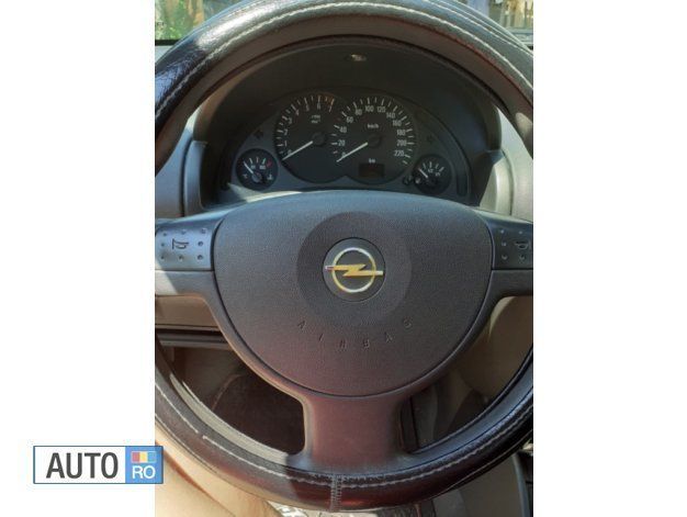 Second-hand Opel Corsa 74 CP (54 kW) 2003 Gri Berlinǎ