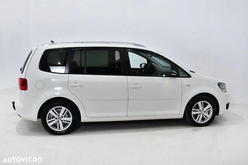 Second-hand VW Touran Match 105 CP (77 kW) 2012 Alb Monovolum