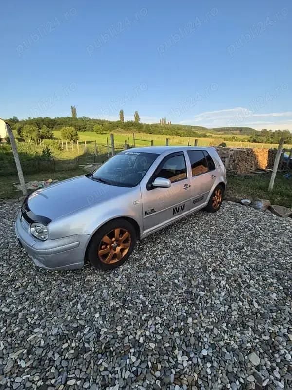 Gri Utilizat 2001 VW Golf IV Hatchback | 1.300 EUR (Preț OK) - Imagine 1/4