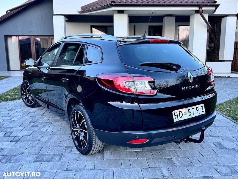 Second-hand Renault Mégane GrandTour Expression 101 CP (74 kW) 2015 Culoarenegru Break