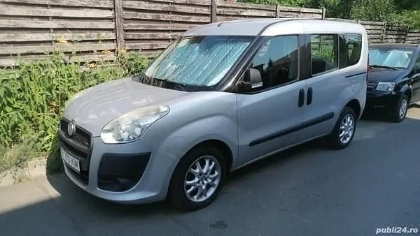 Argintiu Utilizat 2011 Fiat Doblò Monovolum | 6.500 EUR (Scump) - Imagine 1/4