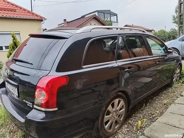 Utilizat 2009 Toyota Avensis Berlinǎ | 800 EUR - Imagine 1/4