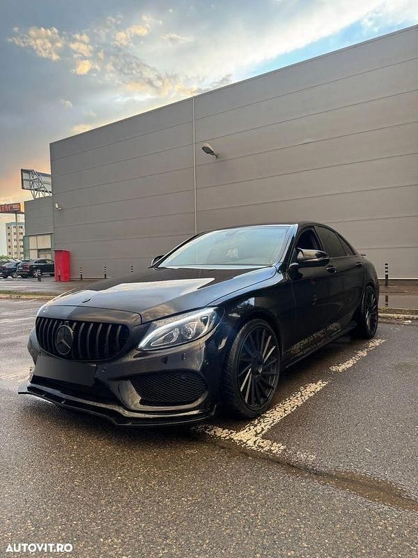 Culoarenegru Utilizat 2017 Mercedes C200 AMG line Berlinǎ | 18.300 EUR (Preț OK) - Imagine 1/4