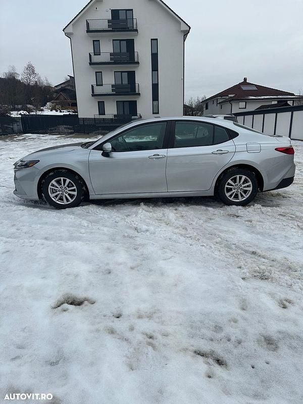 Second-hand Toyota Camry Luxury 218 CP (160 kW) 2025 Culoareargint Berlinǎ
