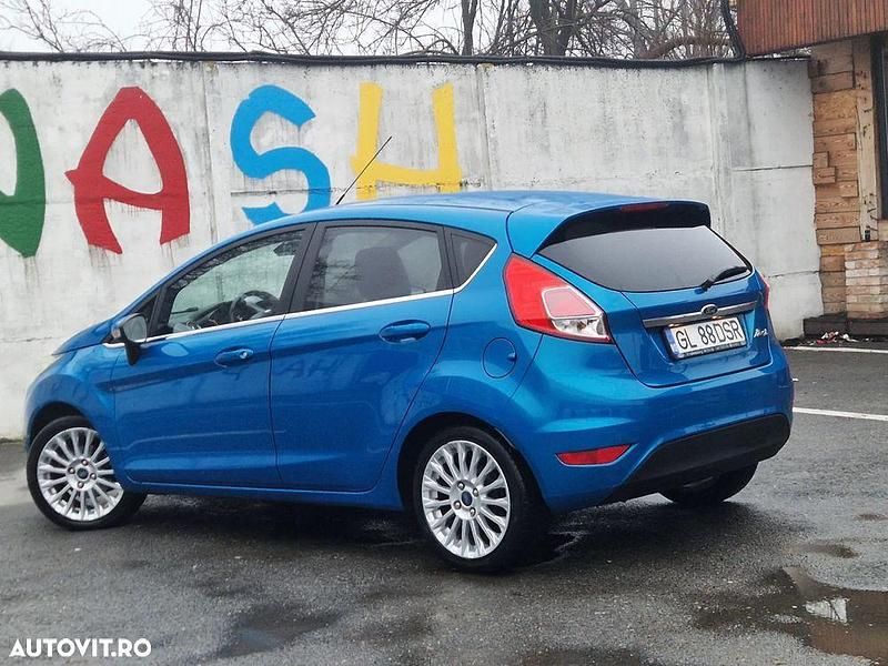 Second-hand Ford Fiesta Titanium 75 CP (55 kW) 2014 Culoarealbastru Hatchback