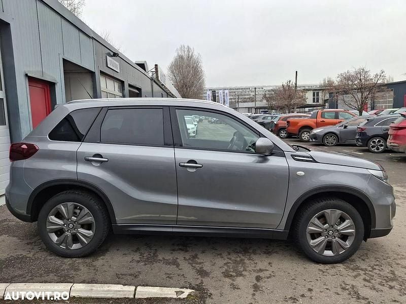 Second-hand Suzuki Vitara 129 CP (94 kW) 2022 Culoaregri SUV