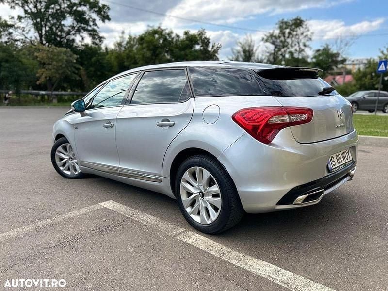 Second-hand Citroën DS5 Sport Chic 160 CP (117 kW) 2014 Culoareargint Hatchback