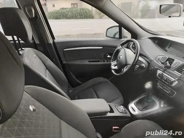 Utilizat 2015 Renault Scénic III Monovolum | 2.650 EUR (Super Preț) - Imagine 1/4