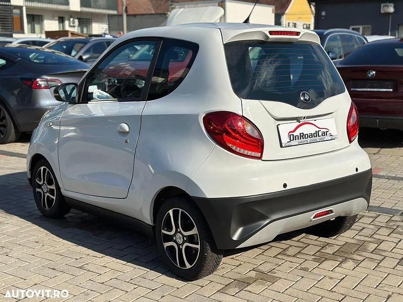 Second-hand Elaris Pio 36 kW (49 CP) 2022 Culoarealb Hatchback