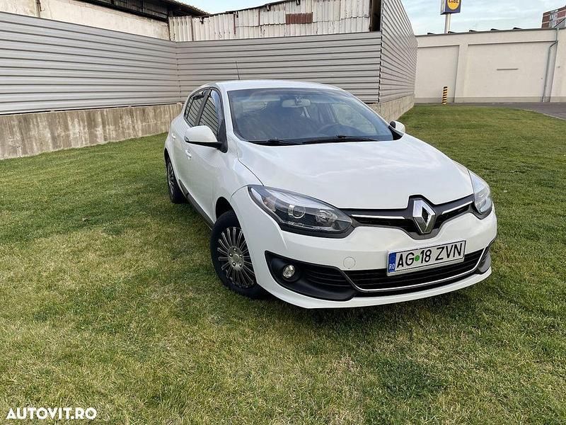 Alb Utilizat 2015 Renault Mégane III Expression Hatchback | 4.890 EUR (Preț OK) - Imagine 1/4