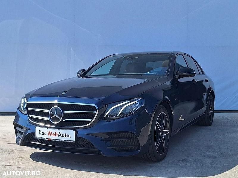 Culoarealbastru Utilizat 2019 Mercedes E300 Berlinǎ | 31.600 EUR (Preț OK) - Imagine 1/4