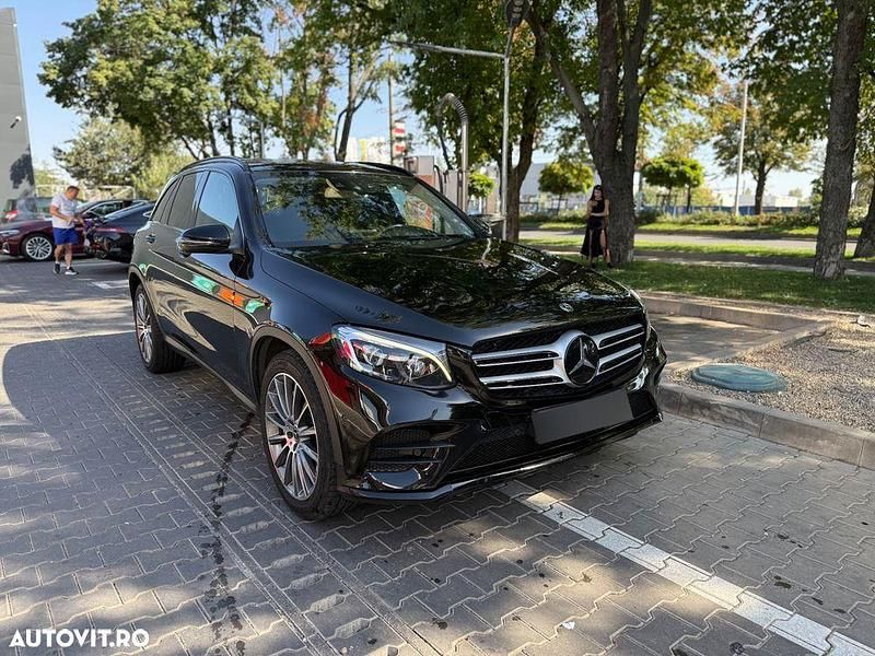 Culoarenegru Utilizat 2017 Mercedes GLC250 SUV | 28.900 EUR (Preț OK) - Imagine 1/4