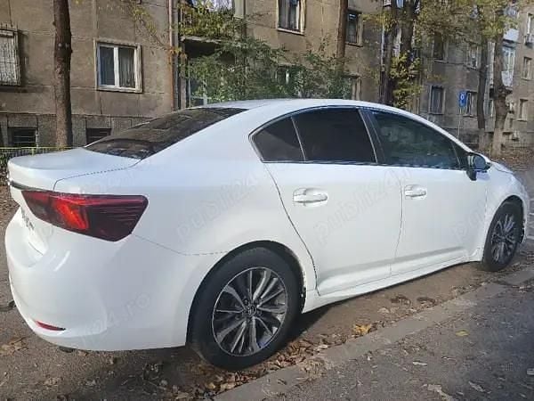 Second-hand Toyota Avensis 105 CP (77 kW) 2017 Alb Berlinǎ