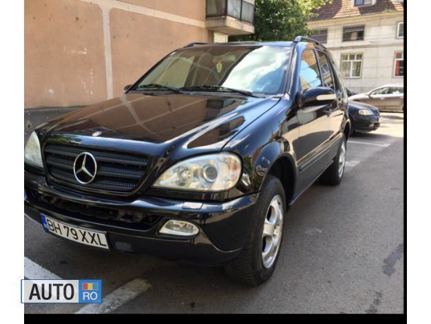 Negru Utilizat 2004 Mercedes ML270 SUV | 4.450 EUR - Imagine 1/4