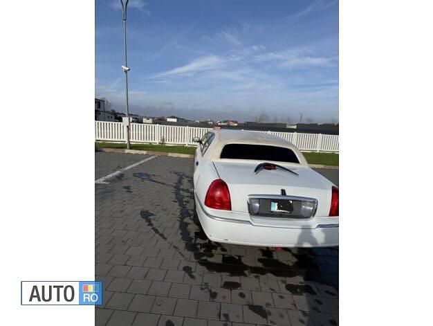 Second-hand Lincoln Town Car 240 CP (176 kW) 2005 Alb Berlinǎ