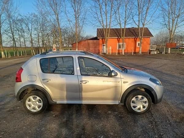 Second-hand Dacia Sandero Stepway 90 CP (66 kW) 2011 Argintiu Hatchback