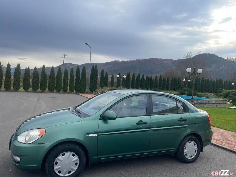 Second-hand Hyundai Accent 95 CP (69 kW) 2007 Verde Berlinǎ