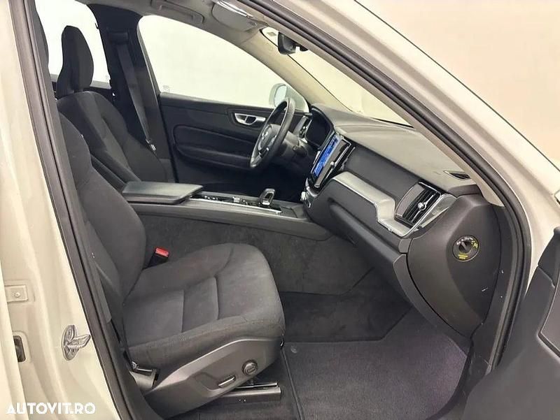 Second-hand Volvo XC60 Momentum 197 CP (144 kW) 2022 Culoarealb SUV