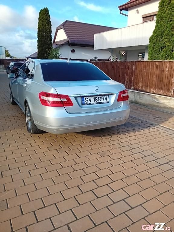 Second-hand Mercedes 220 2011 Berlinǎ