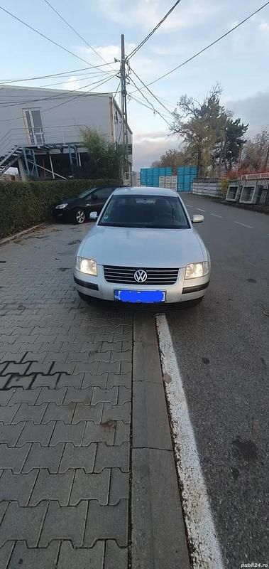 Second-hand VW Passat 75 CP (55 kW) 2002 Argintiu Berlinǎ