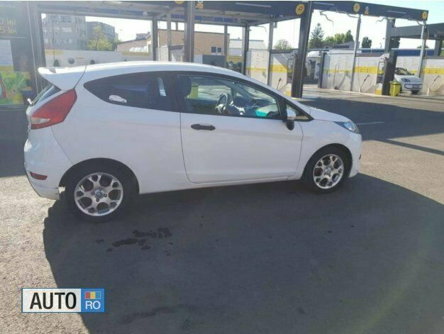 Second-hand Ford Fiesta 2011 Alb Hatchback