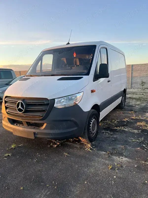 Utilizat 2020 Mercedes Sprinter Van | 15.000 EUR (Preț bun) - Imagine 1/4