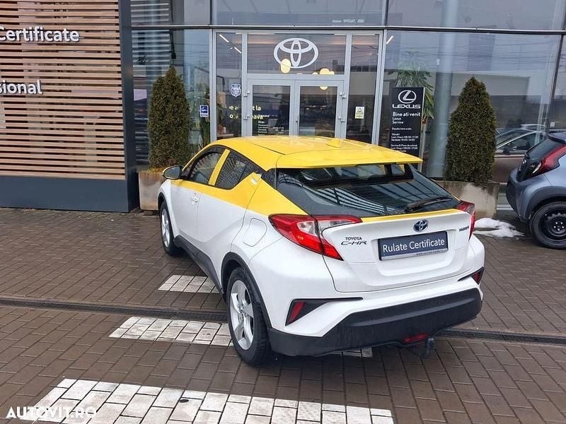 Second-hand Toyota C-HR 122 CP (89 kW) 2019 Culoarealb SUV