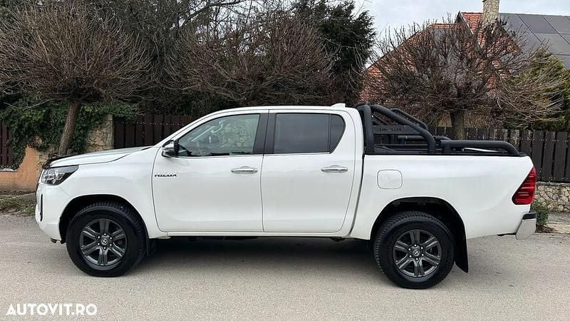 Second-hand Toyota HiLux Executive 204 CP (150 kW) 2022 Culoarealb Pickup