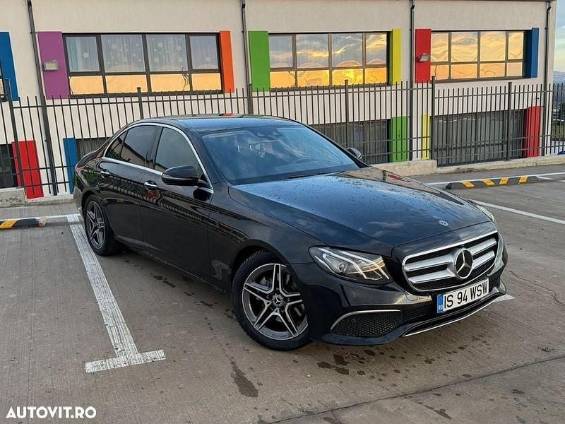 Culoarenegru Utilizat 2020 Mercedes E300 Avantgarde Berlinǎ | 39.500 EUR (Preț OK) - Imagine 1/4