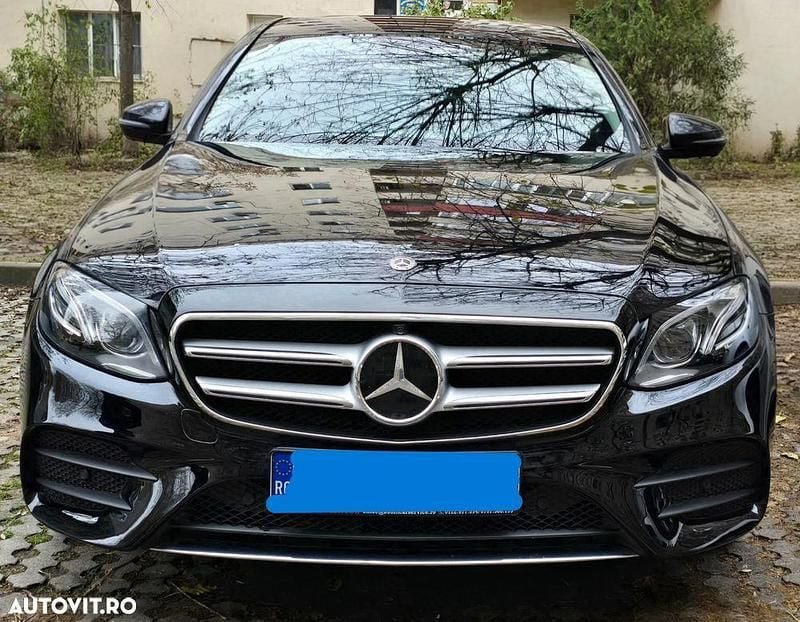 Culoarenegru Utilizat 2018 Mercedes E220 Avantgarde Berlinǎ | 25.900 EUR (Preț OK) - Imagine 1/4